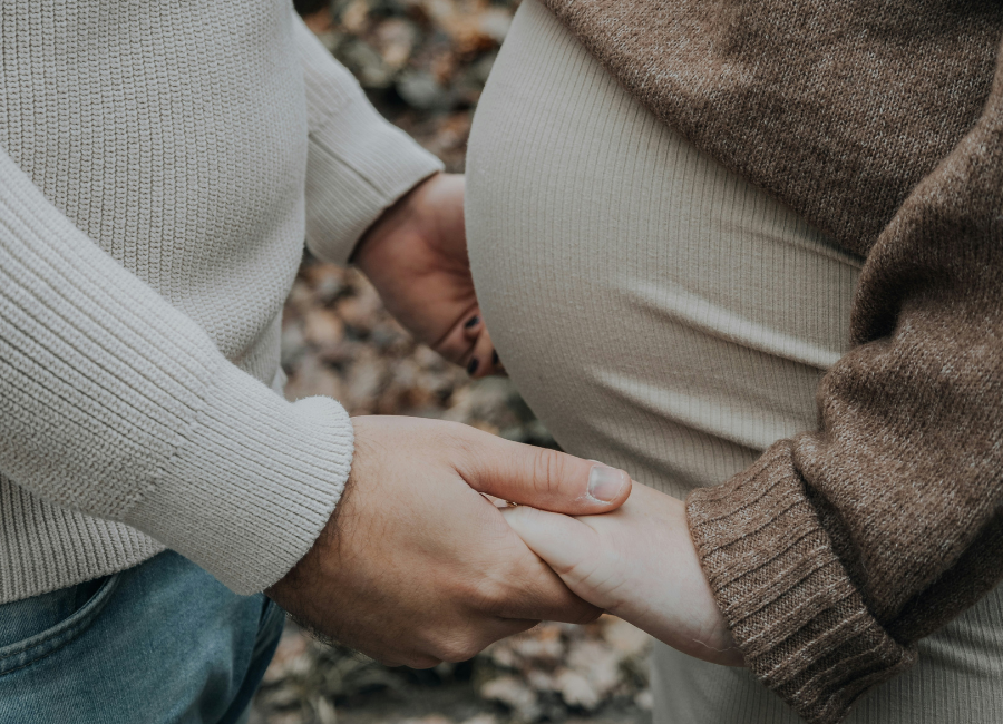 Quando o assunto é fertilidade, muita gente descobre que existe um abismo entre o que se imagina e o que realmente acontece. Para alguns, engravidar parece algo automático. Para outros, o processo vem acompanhado de tentativas frustradas, ansiedade e muitas perguntas sem resposta.
